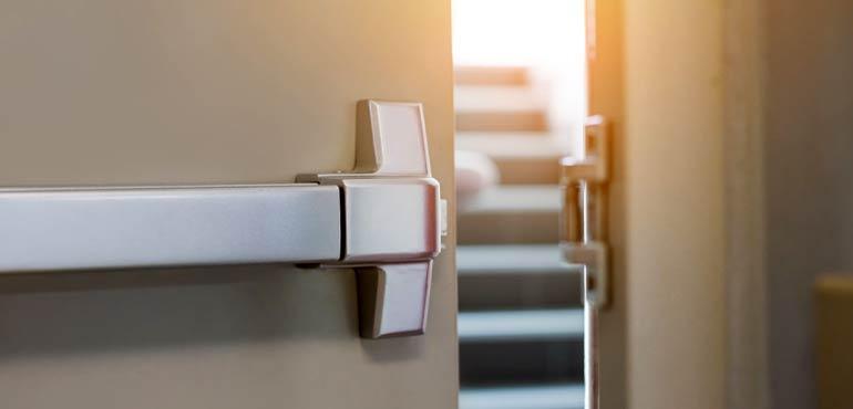 banner-licence-51-fire-dooor-stairs
